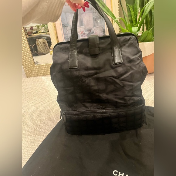 CHANEL Handbags - CHANEL Vintage Travel Ligne Doctor Bag